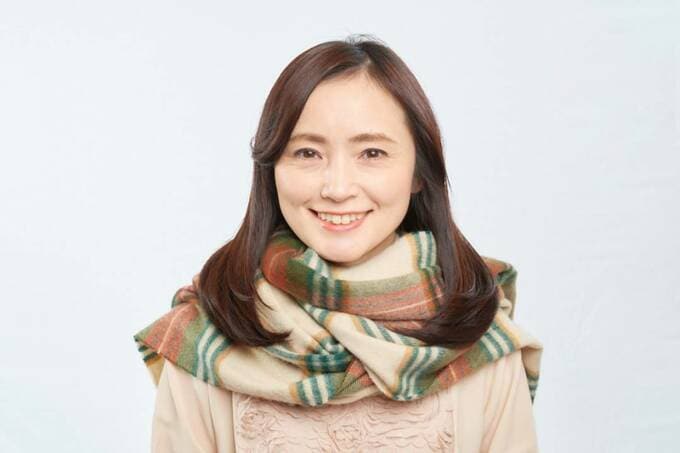 マフラーをつけた女性