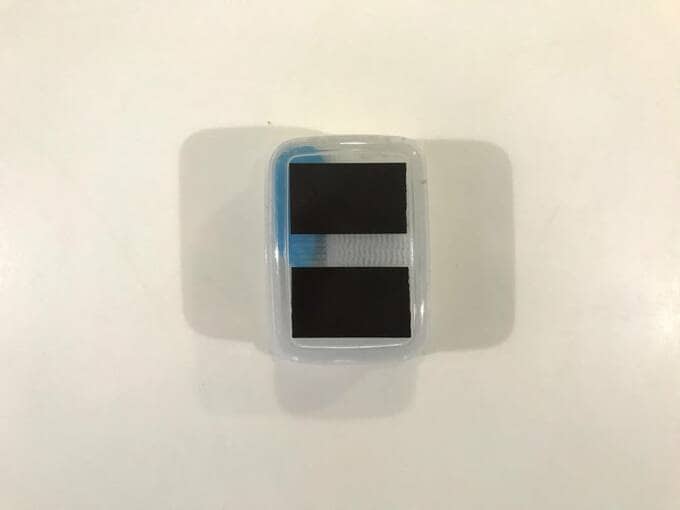 プラスチックの保存容器の裏側にマグネットシール