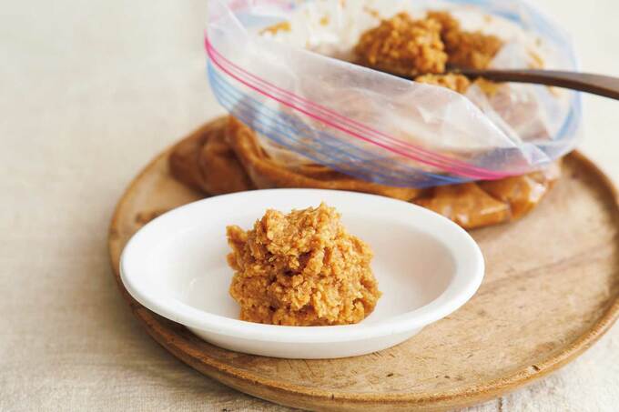 皿にのったみそ