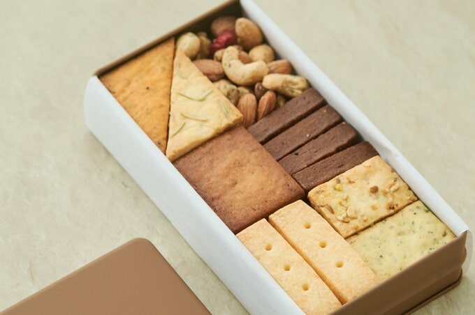 ヨルのクッキー缶