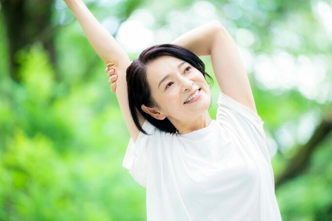 PIXTA前向きなミドル女性