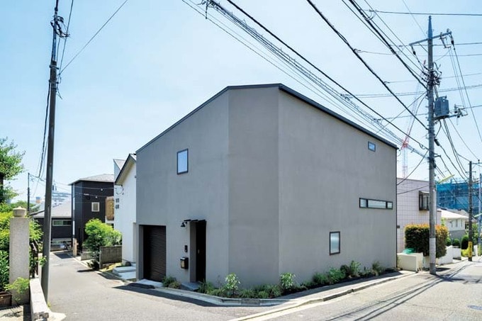 グレーの建物外観