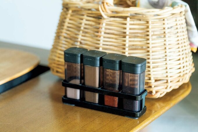 黒スパイスボトル