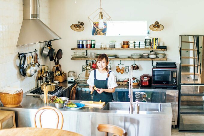 キッチンに女性