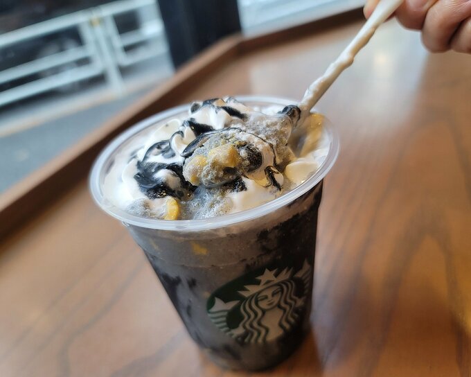 フラペチーノ飲む