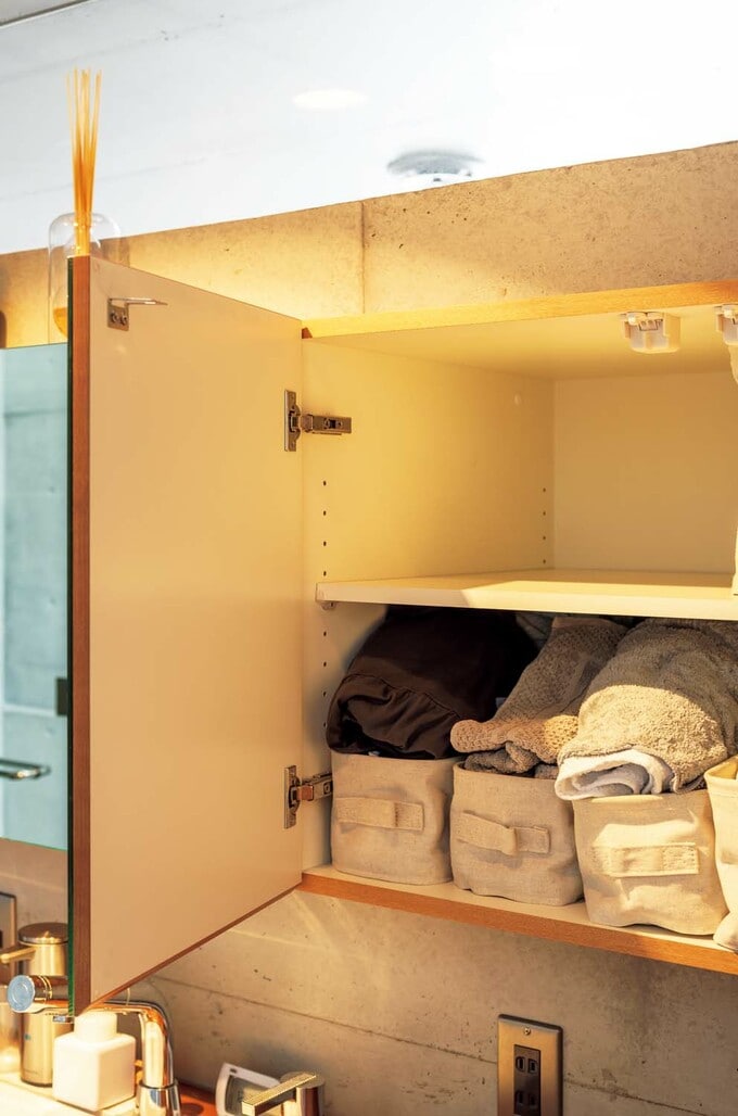 洗面カウンターのつり戸棚