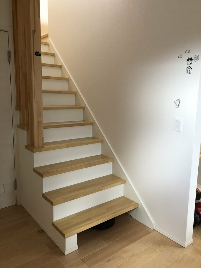 階段を横から見る