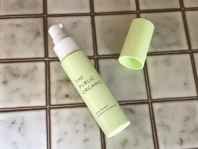「ザ パブリック オーガニック」の「スーパーバウンシー ディープモイスト 精油ヘアオイル」（60mL　1,760円）