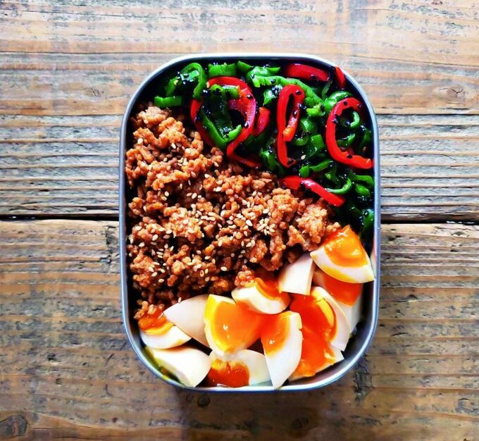 卵そぼろ弁当ピーマンのナムル