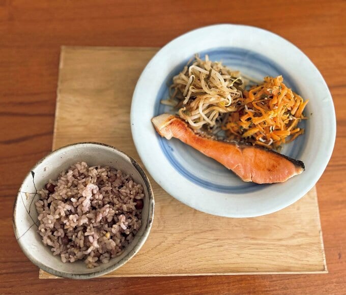 鮭の塩焼きをメインにした昼食