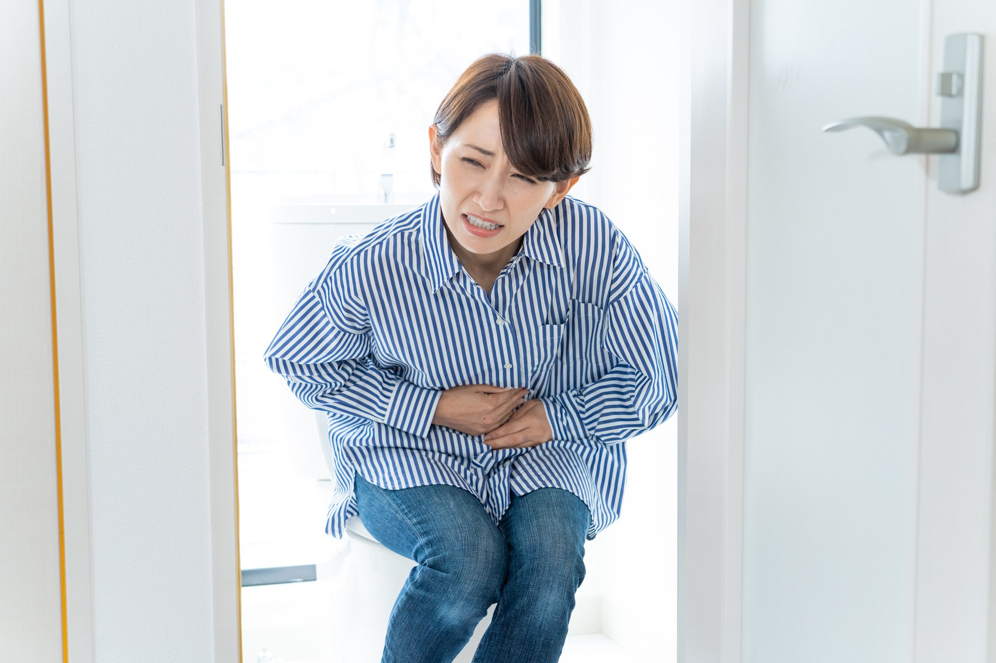 生理じゃないのにペーパーに血が。痔?それとも、出残り便秘? オンライン) 生理じゃないのにペーパーに血が。痔?それとも、出残り便秘? オンライン)