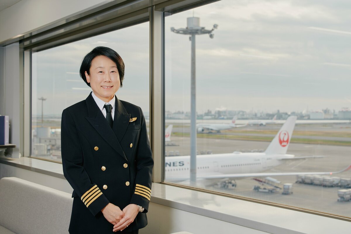 JALで女性初の大型機機長は3児の母。「双子を生んだあとは壮絶で