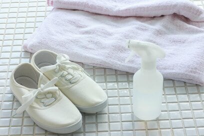 スニーカー、布団、クルマのシート…。消臭には安くて手軽なミョウバンスプレーがイチオシ！