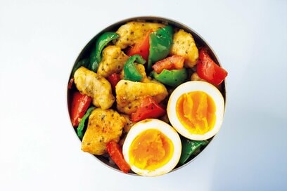 1人分187円、のっけるだけの「ガパオ」弁当が満足度最強。手抜きでも彩り鮮やかに決まる！