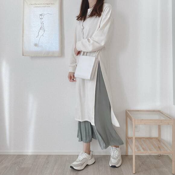 ワンピースに重ねたコーデ