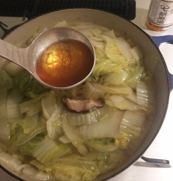 白菜がクタクタになってきたら春雨を入れて、ひと煮立ちさせたらでき上がり