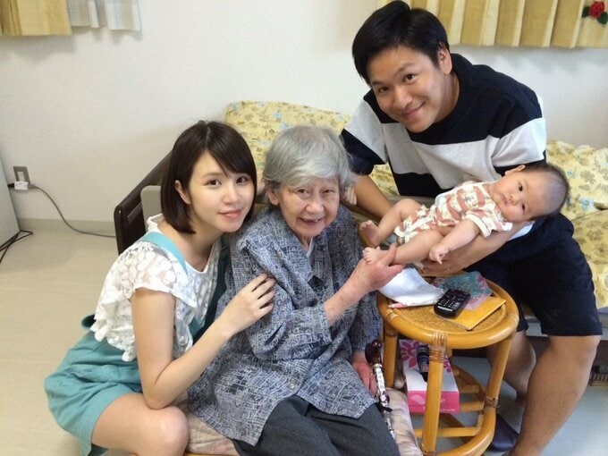 はんにゃ川島さん夫婦、娘、祖母