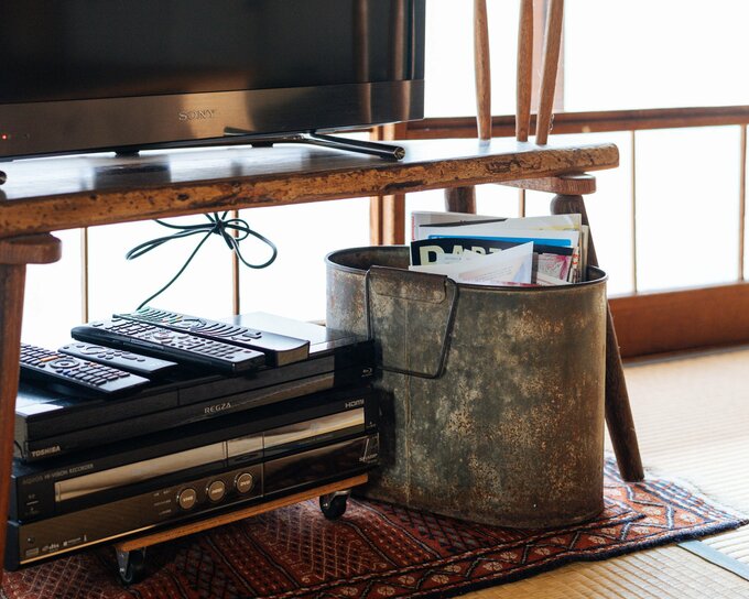 テレビ台下の収納