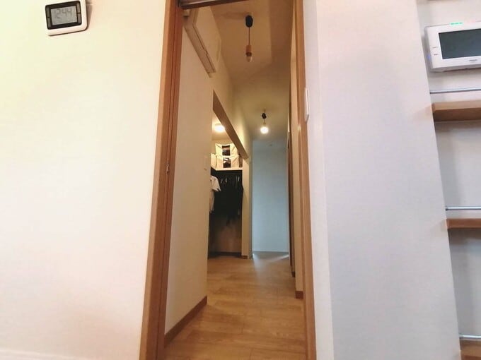 LDKからウォークスルークローゼットを見る