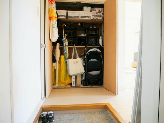 玄関横の収納スペース