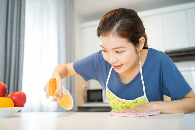 調理台のお手入れの様子