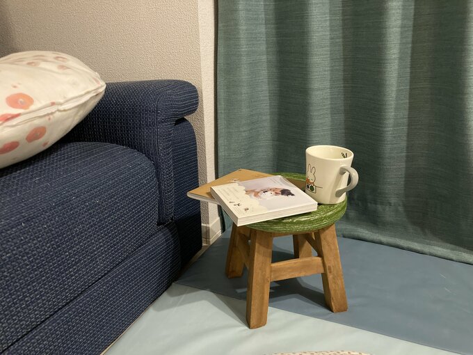 タンスツールをサイドテーブルとして使用