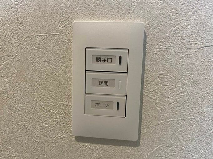 勝手口に設置したスイッチプレート