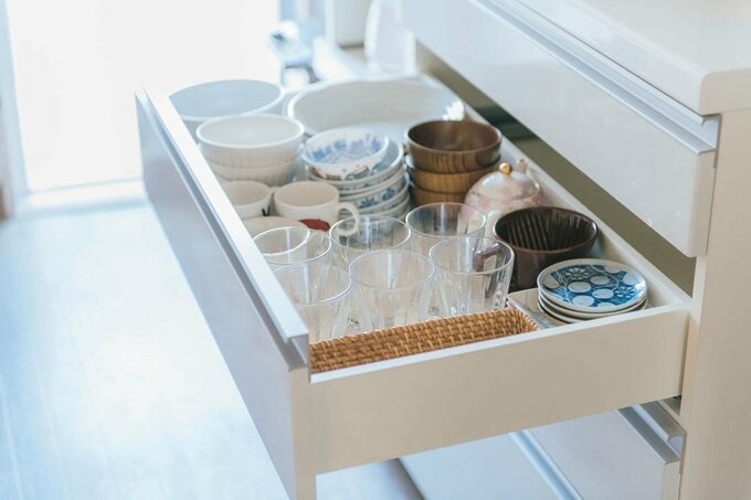 気に入った食器のみ収納した引き出しの様子