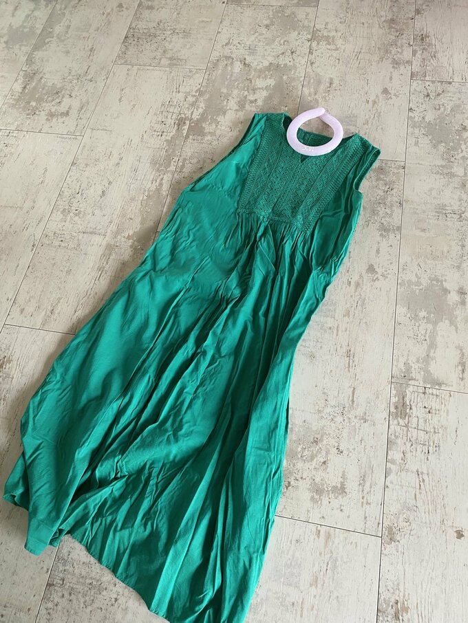 ノースリーブワンピとネックリング