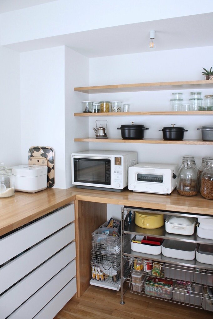 壁に取りつけた棚