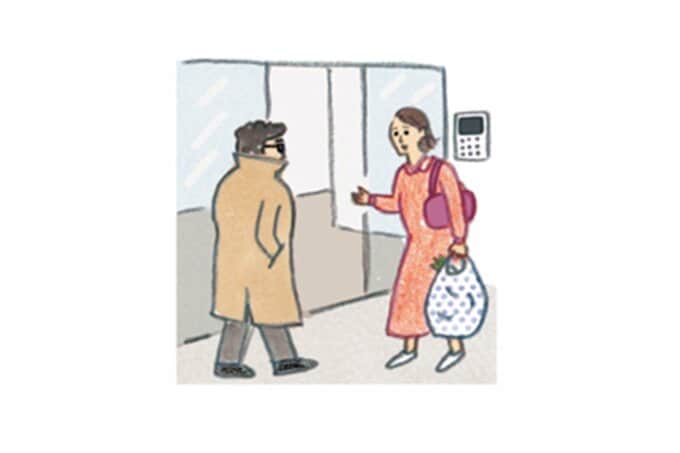 荷物を持った女性とサングラスをかけた男性