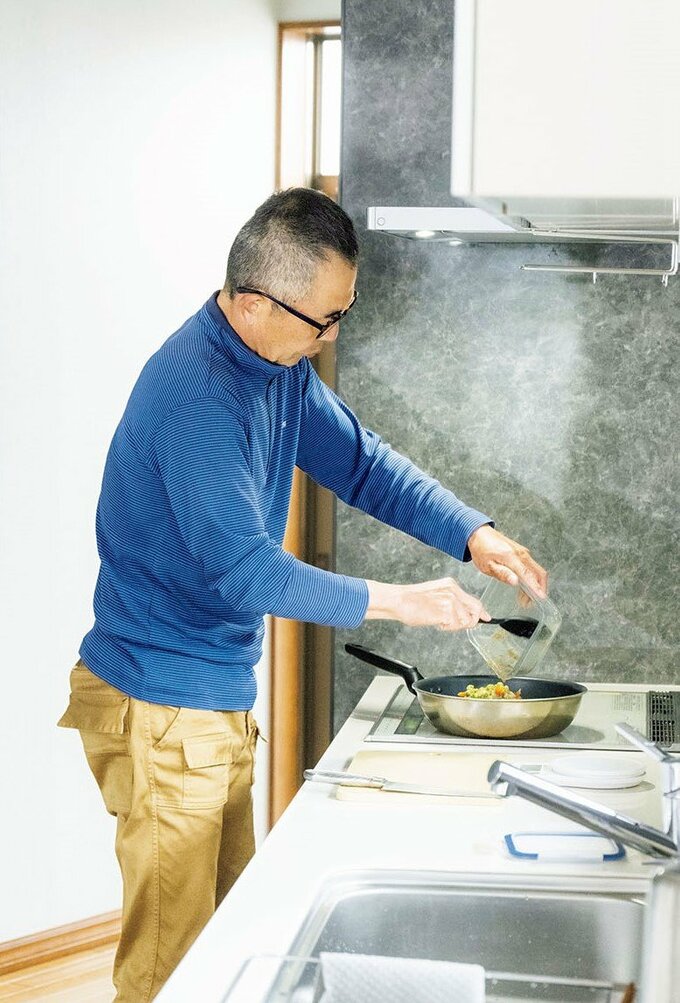 井田さんのご主人が昼食づくり