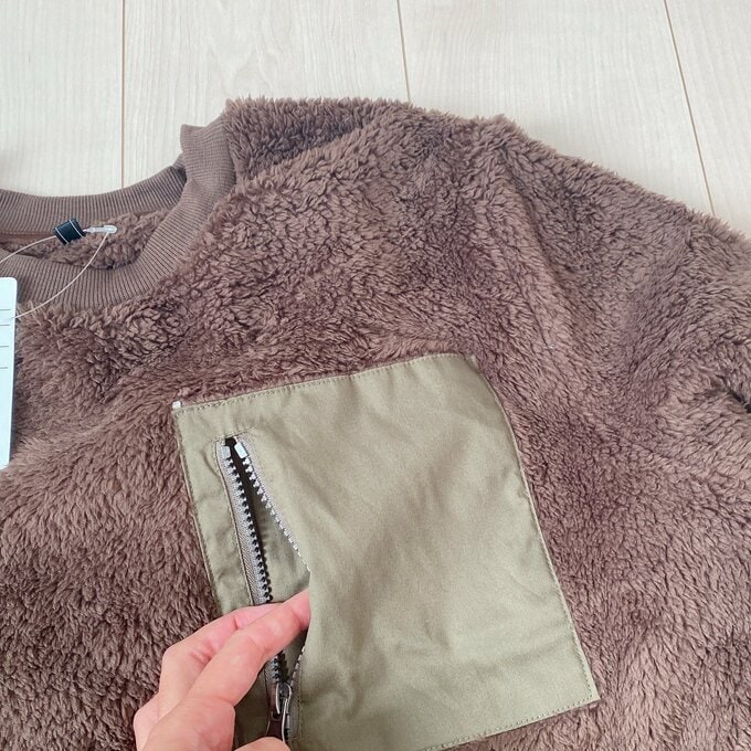 胸にはポケット