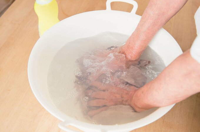 30回程度優しく押し洗いをする