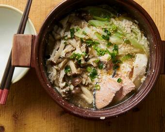 リュウジさん考案の牛乳を使った鍋。キノコと鮭が相性抜群