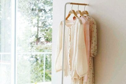 家がきれいな人が使う「山崎実業の収納グッズ」6つ。コートを“ちょい置き”できるハンガーラックも
