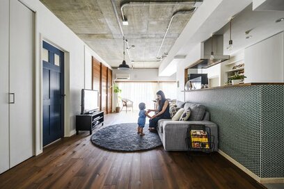 【マンションリノベ事例】圧巻の開放感！キッチンが中心のLDKにゲストも大満足