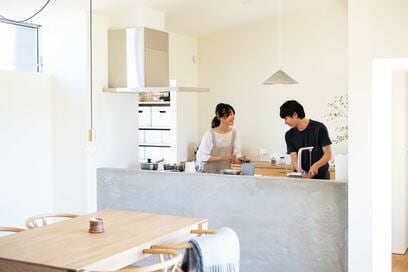 【注文住宅事例】庭の緑、美しいキッチン…。こだわりを詰め込んだ平屋の家