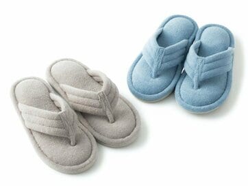 おしゃれで涼しい「冷感アイテム」5つ。草履型スリッパや紙素材のシャツも