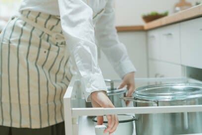 50代からのリビング片づけで「最初に捨てるべき」もの。すっきりが続く4つのコツ