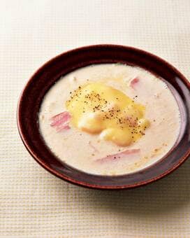 おもちと豆乳とベーコンで。電子レンジでつくる満腹スープ