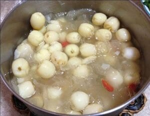 「蓮子木耳湯(リェンズムーアータン)」