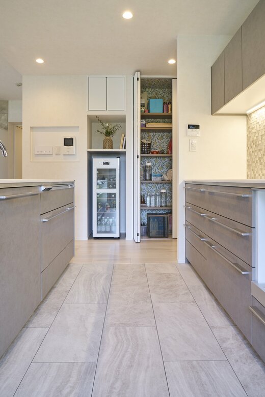 ワインセラーとパントリー