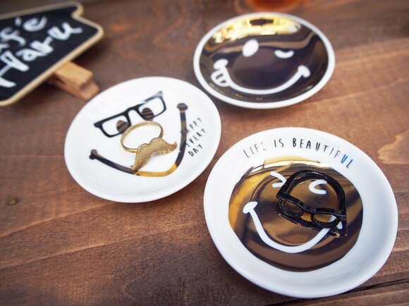 指輪やイヤリングなどのアクセサリートレイにしてもかわいい