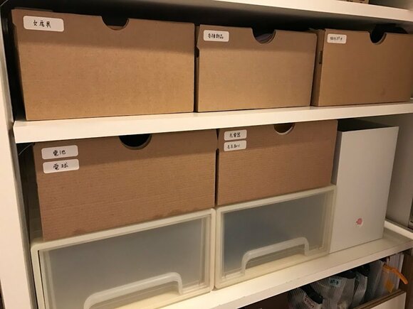 ベージュ色の見た目シンプルなあき箱のできあがり。