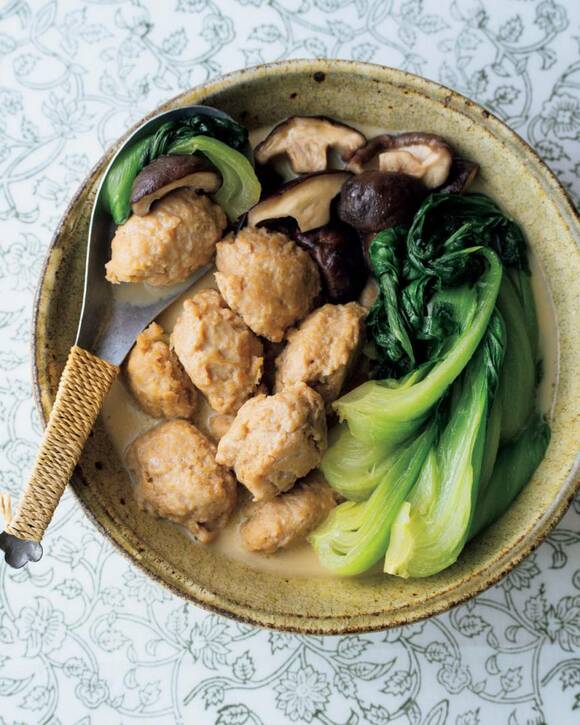 鶏団子とチンゲンサイの和風豆乳煮