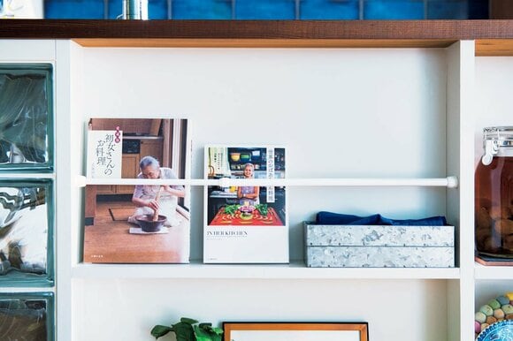 つっぱり棒 本の支え