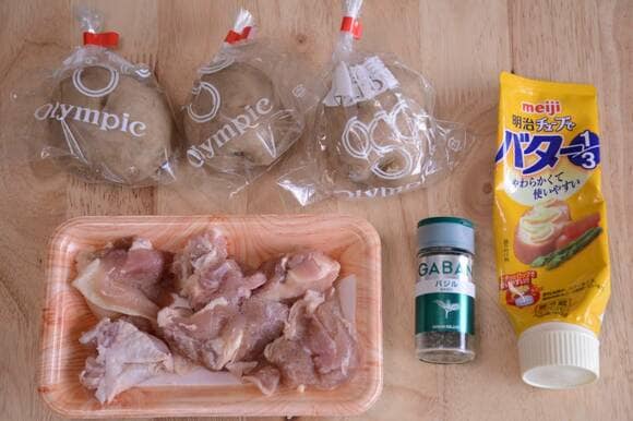 チキンとポテトのバター蒸し