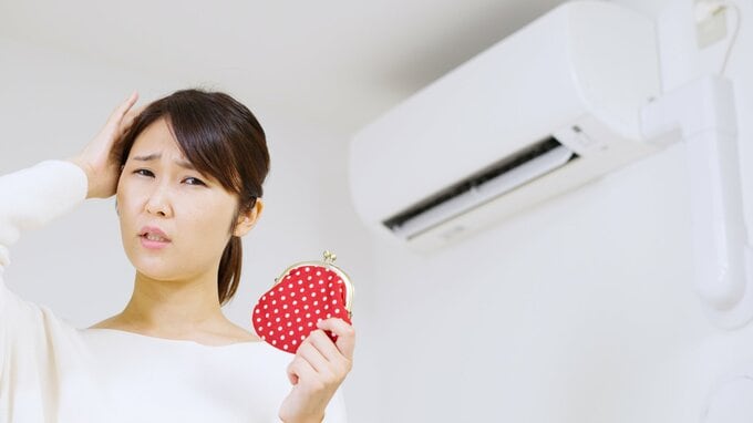 エアコン代に困る女性