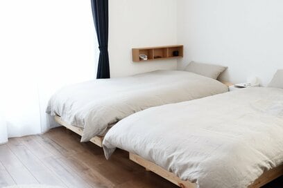 50代暮らし上手が「手放してよかったもの」。来客用布団や重い寝具はもういらない